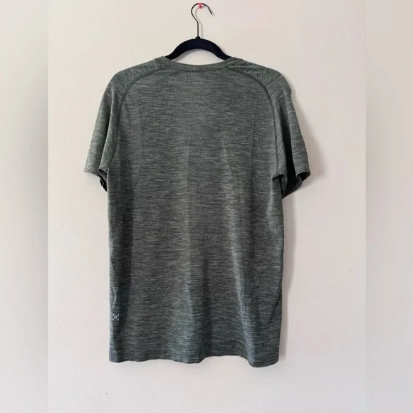 Lululemon Men’s Swiftly Tech Crewneck Short Sleeve Tee Size Medium Green EUC - Picture 2 of 6